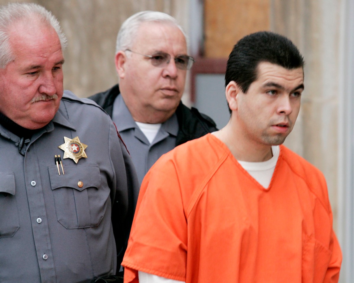Anthony Sanchez, right, is escorted into a Cleveland County courtroom for a preliminary hearing in Norman, Okla., Wednesday, Feb. 23, 2005. Sanchez is accused in the 1996 kidnapping, rape and murder of University of Oklahoma ballet student Jewell "Juli" Busken. (AP Photo/The Oklahoman, Jaconna Aguirre)