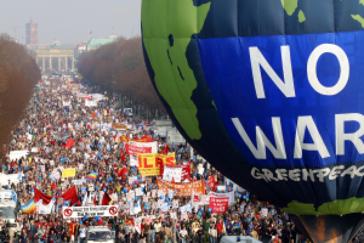 BERLIN, GERMANY - MARCH 29:  Anti-war protesters march from the Brandenburg Gate to the Victory Column March 29, 2003 in Berlin, Germany. Over 50,000 people took to the streets in Berlin in a peaceful protest against the U.S.-led war in Iraq.  (Photo by Kurt Vinion/Getty Images)
