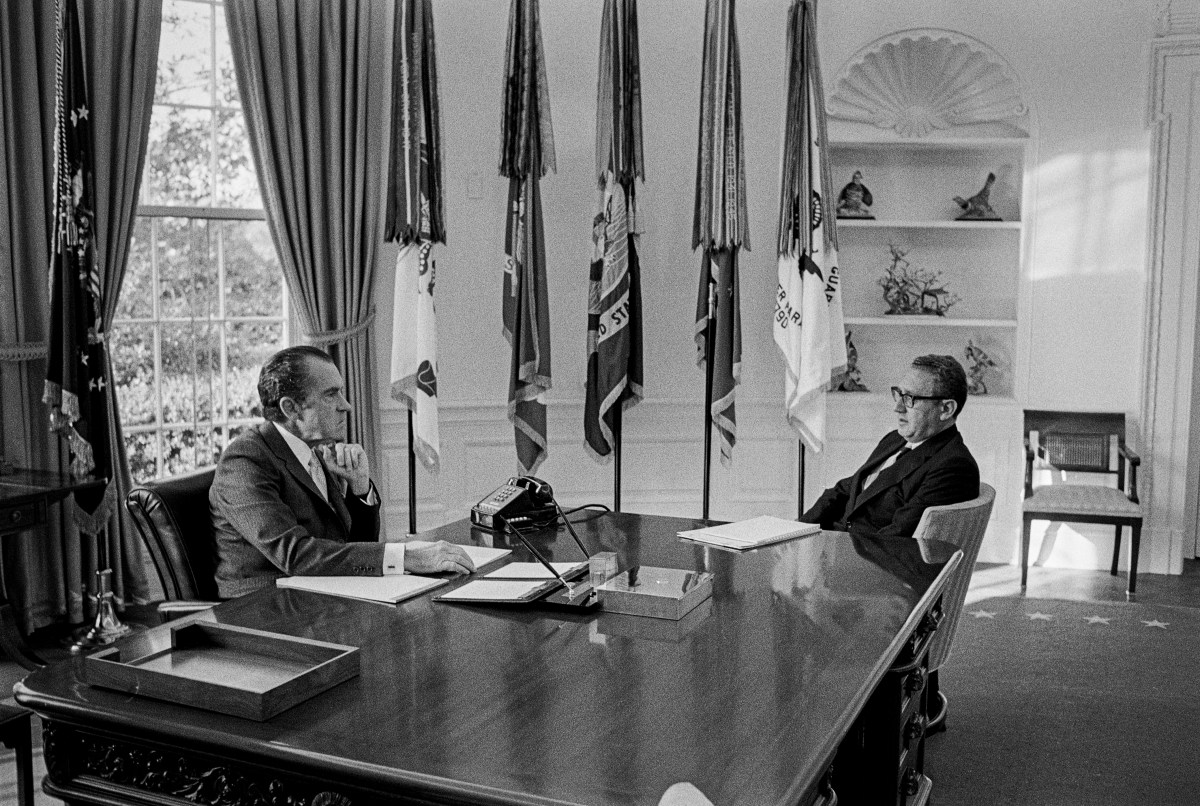 President Richard Nixon meets with National Security Affairs Advisor Henry Kissinger in the Oval Office. (Photo by © Wally McNamee/CORBIS/Corbis via Getty Images)